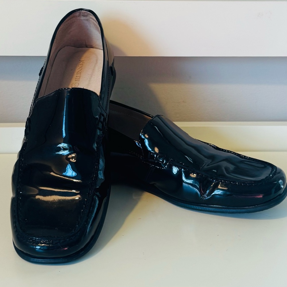 Kenneth Cole New York made in Italy Women’s size 8 Black Patent Leather Loafers